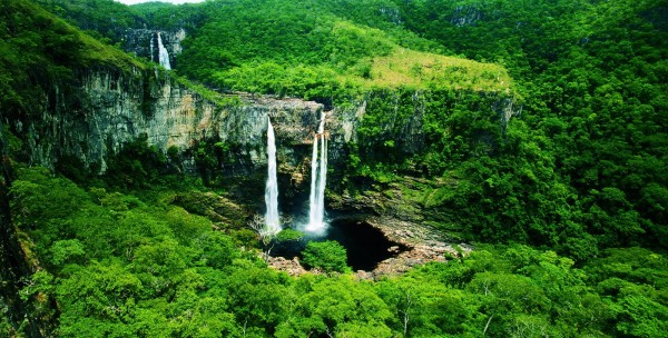 Saltos_do_rio_preto-600x304.jpg