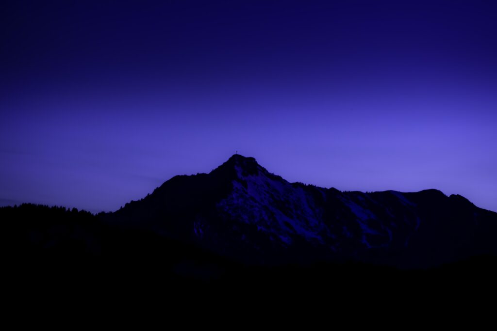 louise-hill-CdBPMI26KDo-unsplash
