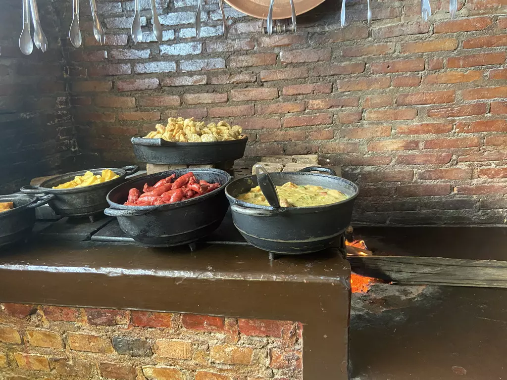 Almoço no Pico do Lopo