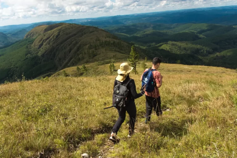 Trilha pelo Morro dos Cristais
