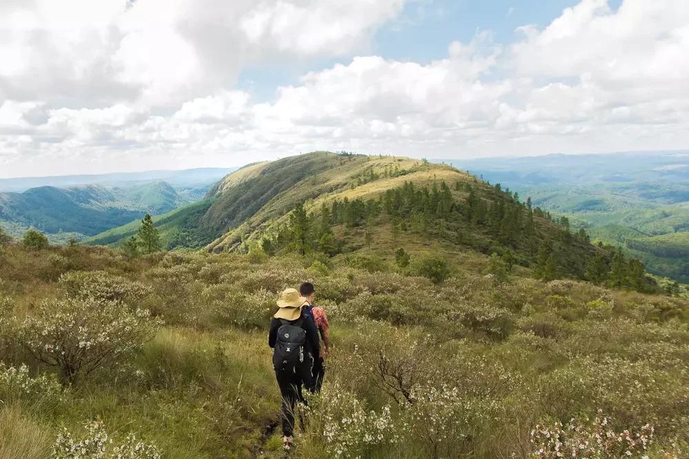 Trilha pelo Morro dos Cristais