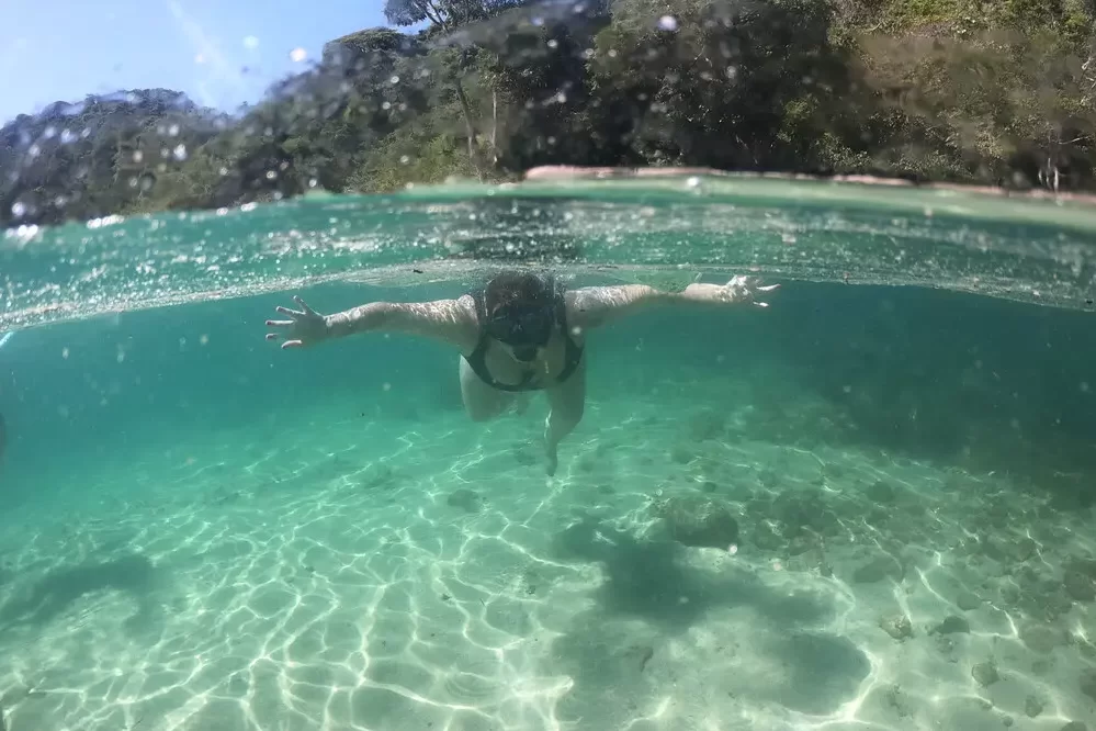 Mergulho águas cristalinas