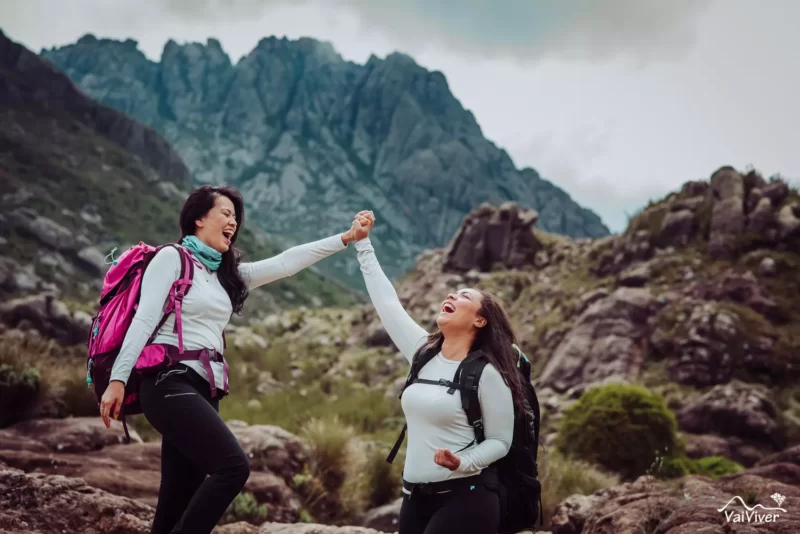 Comemorando superação nas montanhas de Itatiaia
